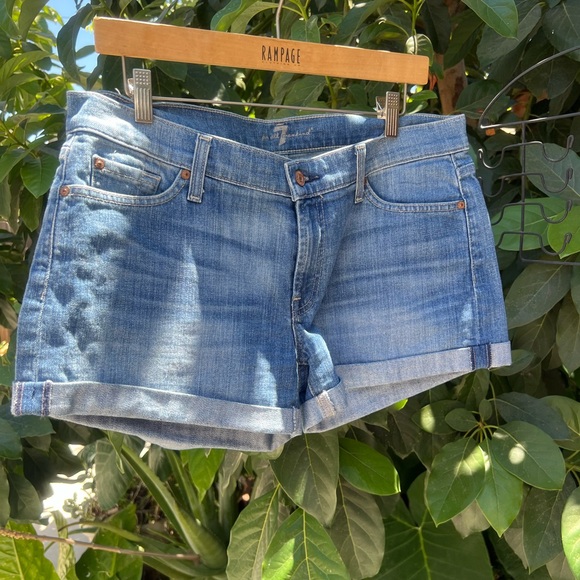 7 for all mankind light wash shorts - Picture 1 of 3